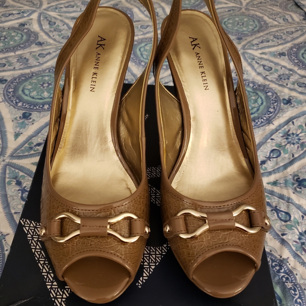 Anne Klein Taupe Slingbacks